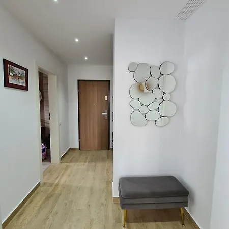 Luxury 2 Bedroom Holiday Apartment Brasov Exterior photo