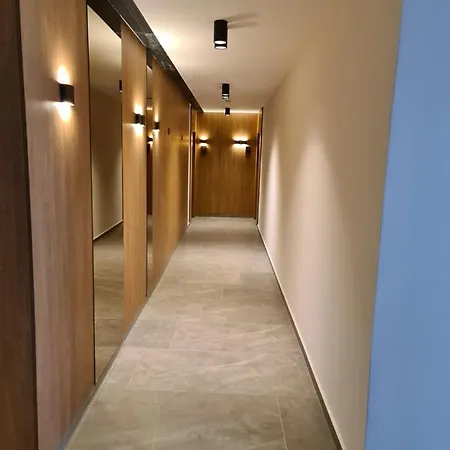 Luxury 2 Bedroom Holiday Apartment Brasov Exterior photo